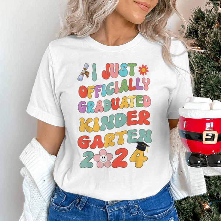 I Officially Graduated Kindergarten Graduation Class 2024 Unisex T-Shirt