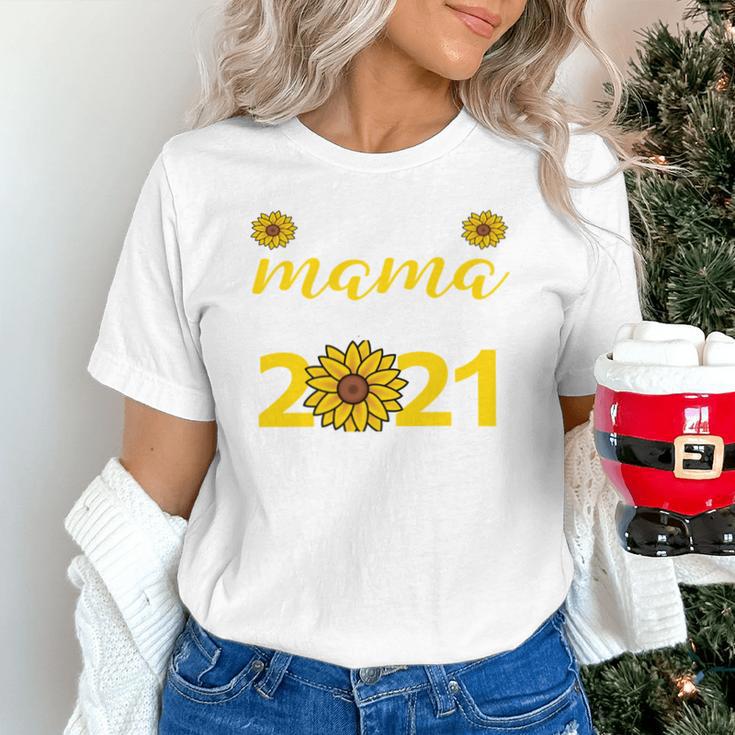 Proud Mama Of a 2021 Graduate Senior Mom 2021 Graduation Unisex T-Shirt