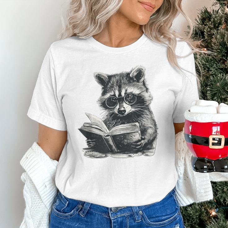 Raccoon With Book Cute Raccoons Reading Books Unisex T-Shirt