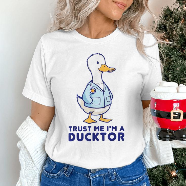 Trust Me I'm a Ducktor Doctor Sayings Graduation Unisex T-Shirt