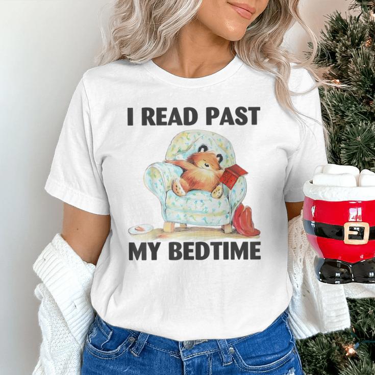 Vintage I Read Past My Bedtime Cute Sleeping Bear Book Lover Unisex T-Shirt
