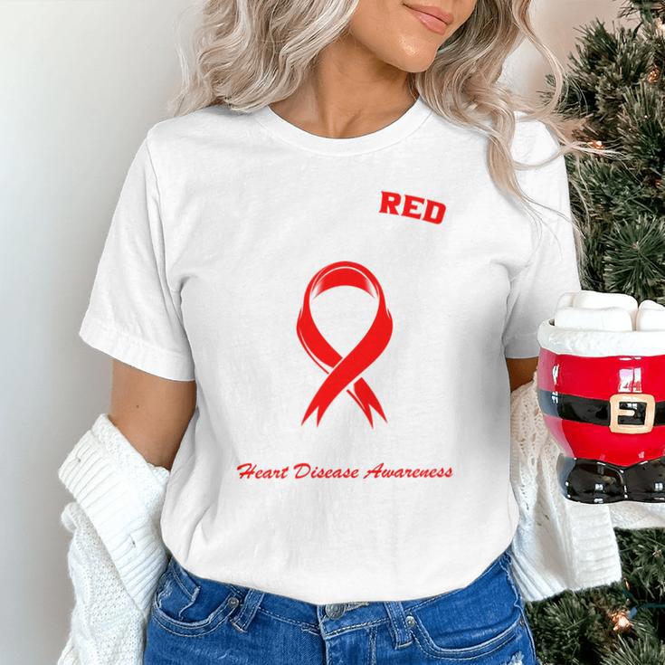 I Wear Red In Memory Of My Mom Heart Disease Awareness Month Unisex T-Shirt I Wear Red In Memory Of My Mom Heart Disease Awareness Month Unisex T-Shirt