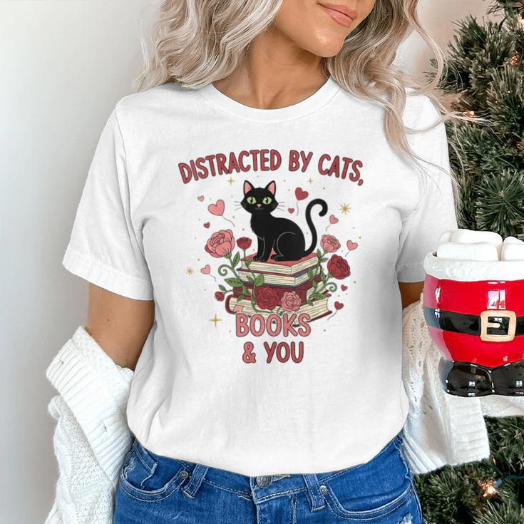 Women's Cat Books Romantic Floral Aesthetic Book Lover Cat Owner Unisex T-Shirt