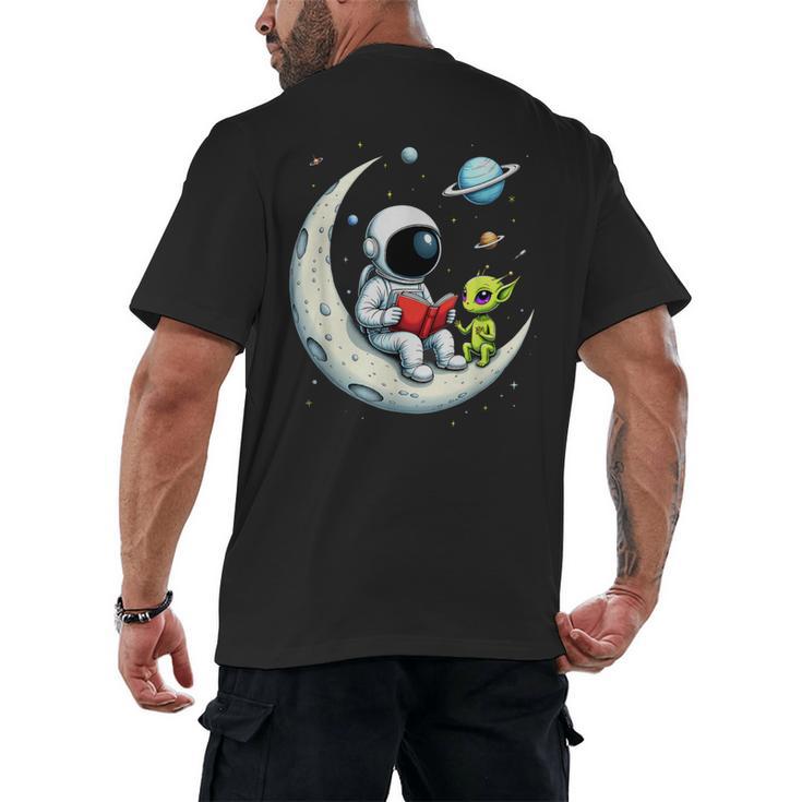UFO Alien Astronaut Reading Book In Space Men's Back Print T-Shirt