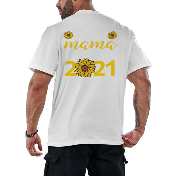 Proud Mama Of a 2021 Graduate Senior Mom 2021 Graduation Men's Back Print T-Shirt