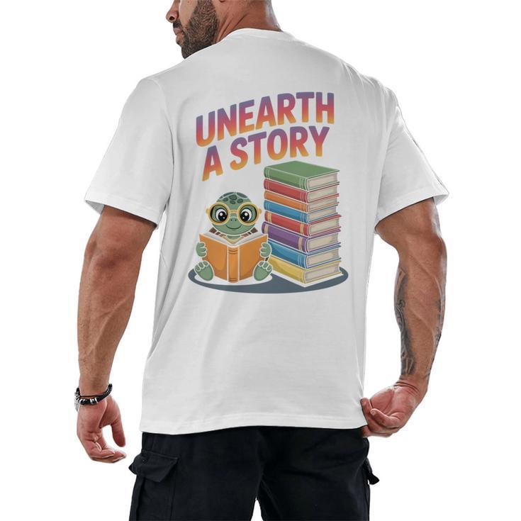 Unearth A Story Cute Turtle Reading Books Librarian Men's Back Print T-Shirt