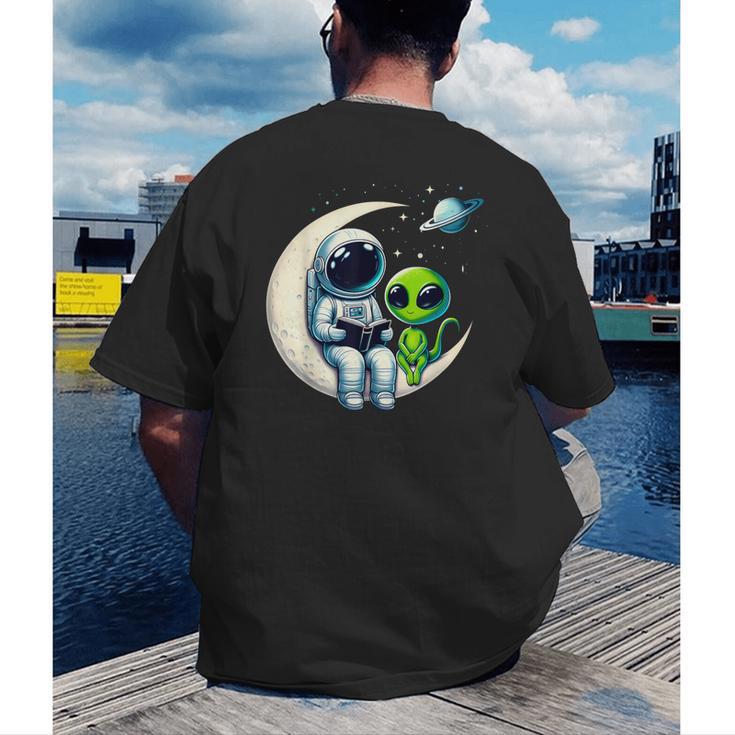Astronaut Reading Book To Alien Shirt Moon Space Lover Kids Men's Back Print T-Shirt Astronaut Reading Book To Alien Shirt Moon Space Lover Kids Men's Back Print T-Shirt