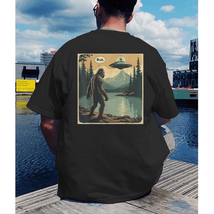 Bigfoot Sasquatch Alien Spaceship UFO Introvert Bruh Men's Back Print T-Shirt Bigfoot Sasquatch Alien Spaceship UFO Introvert Bruh Men's Back Print T-Shirt