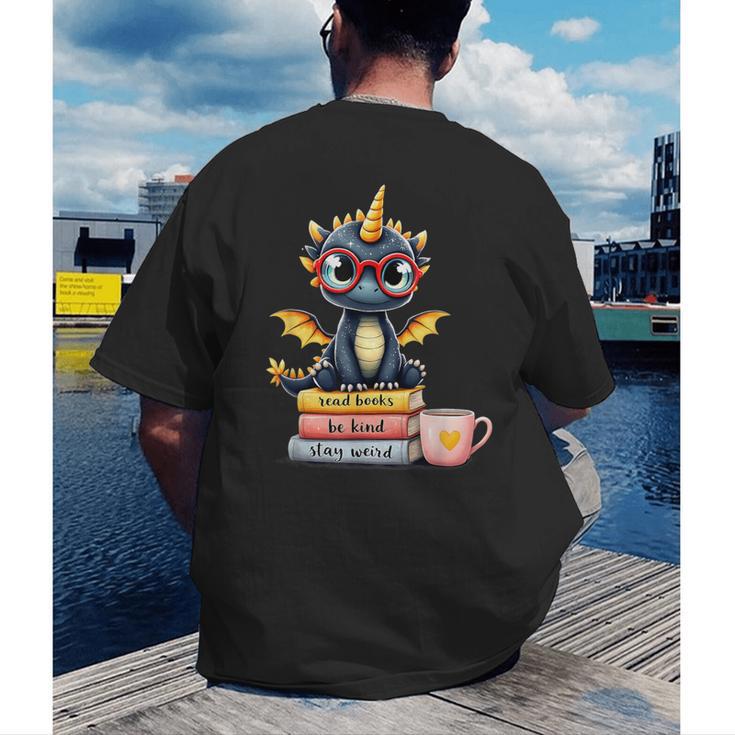 Book Lover Cute Baby Dragon Reading Men's Back Print T-Shirt Book Lover Cute Baby Dragon Reading Men's Back Print T-Shirt