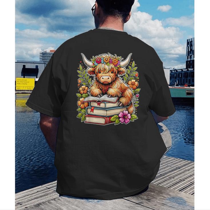 Bookworm Cute Highland Cow Reading Book Men's Back Print T-Shirt