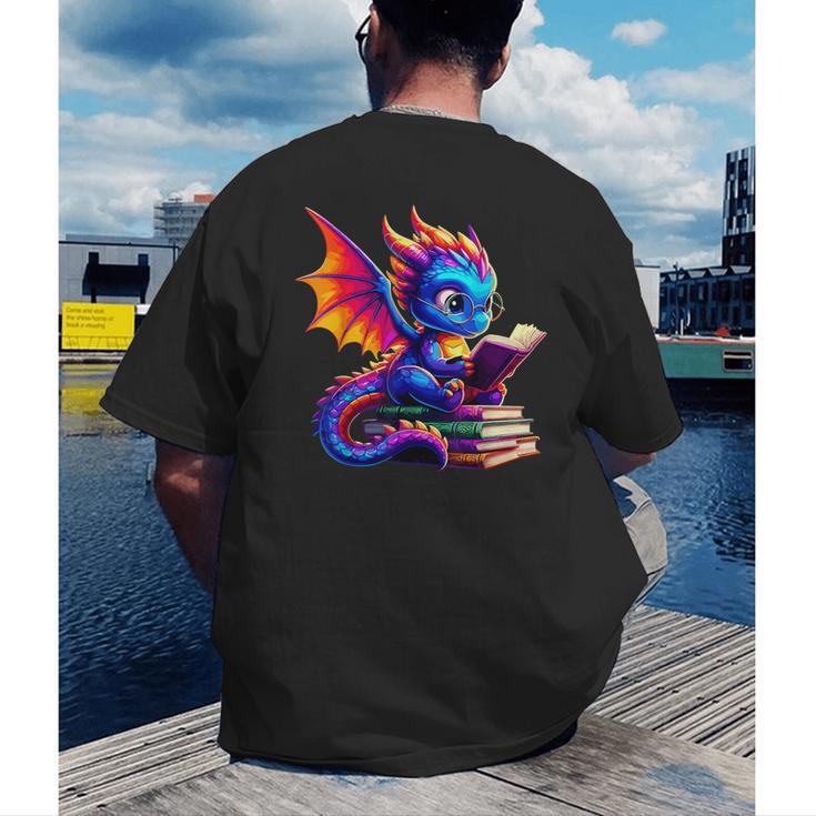 Dragon Reading a Book Bookworm Book Lover Men's Back Print T-Shirt Dragon Reading a Book Bookworm Book Lover Men's Back Print T-Shirt