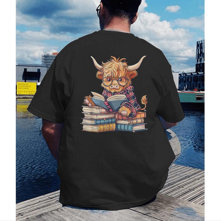 Highland Cow Reading Book Librarian Library Men's Back Print T-Shirt