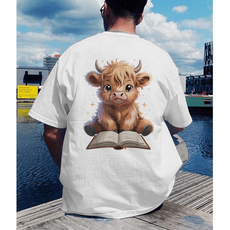 Highland Cow Reading Book Bookworm Men's Back Print T-Shirt