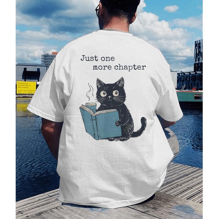 Just One More Chapter Bookworm Cat Book Lover Men's Back Print T-Shirt Just One More Chapter Bookworm Cat Book Lover Men's Back Print T-Shirt