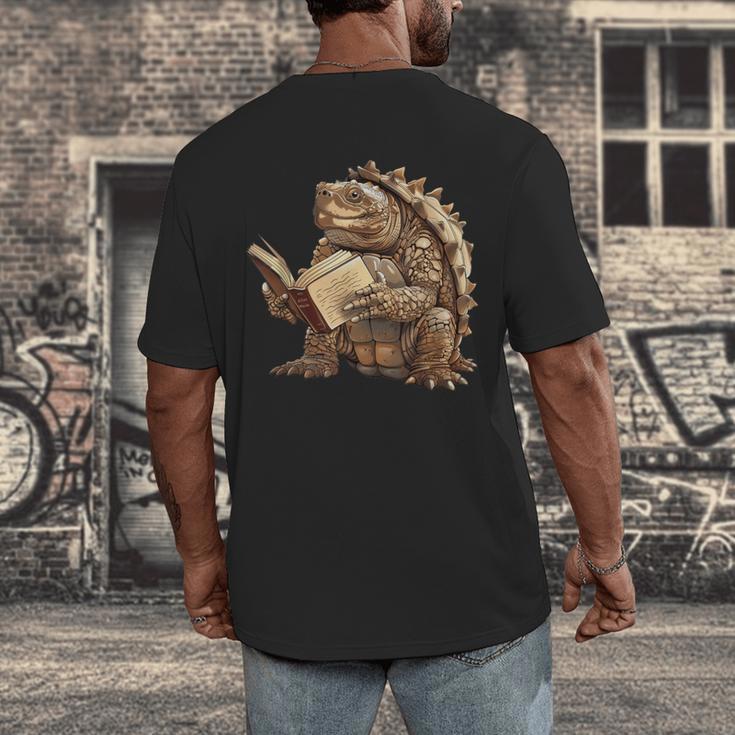 Alligator Snapping Turtle Reading A Book Men's Back Print T-Shirt Alligator Snapping Turtle Reading A Book Men's Back Print T-Shirt