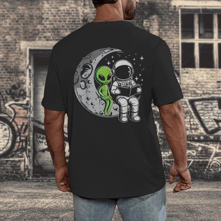 Astronaut Reading Book To Alien Moon Space Women Kids Men Men's Back Print T-Shirt Astronaut Reading Book To Alien Moon Space Women Kids Men Men's Back Print T-Shirt