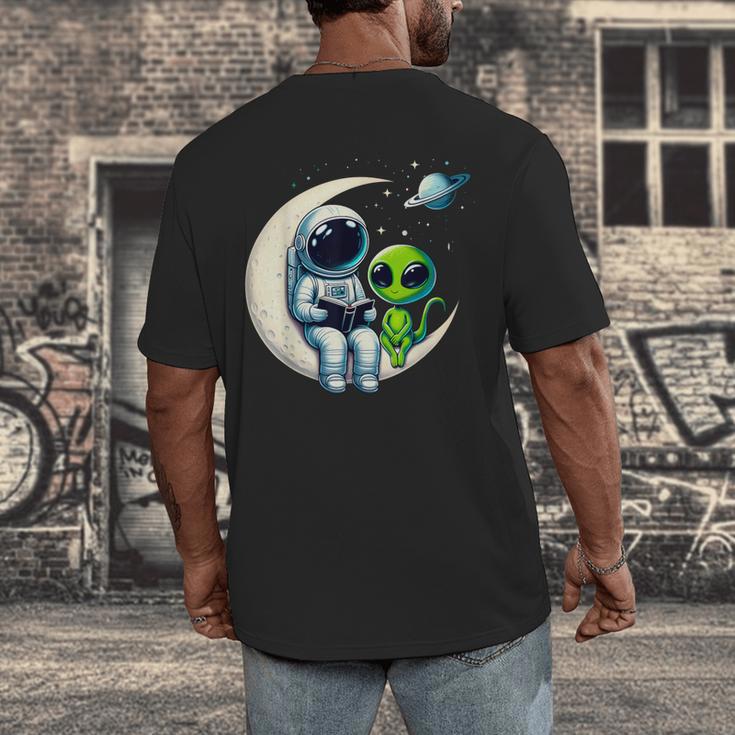Astronaut Reading Book To Alien Shirt Moon Space Lover Kids Men's Back Print T-Shirt Astronaut Reading Book To Alien Shirt Moon Space Lover Kids Men's Back Print T-Shirt
