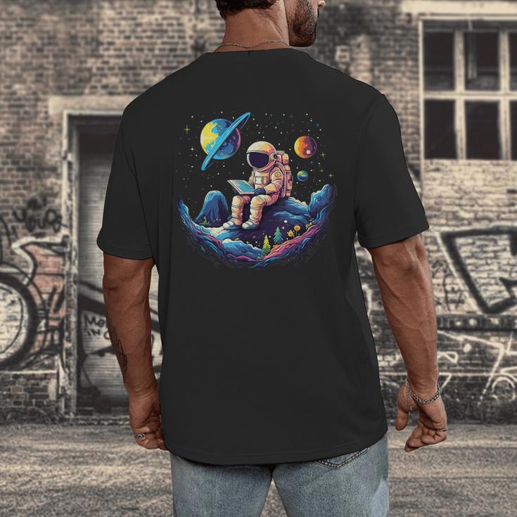 Astronaut Reading Book In Space Books Lover Bookworm Men's Back Print T-Shirt Astronaut Reading Book In Space Books Lover Bookworm Men's Back Print T-Shirt