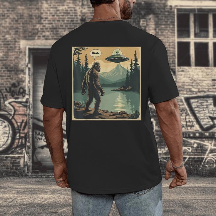 Bigfoot Sasquatch Alien Spaceship UFO Introvert Bruh Men's Back Print T-Shirt Bigfoot Sasquatch Alien Spaceship UFO Introvert Bruh Men's Back Print T-Shirt
