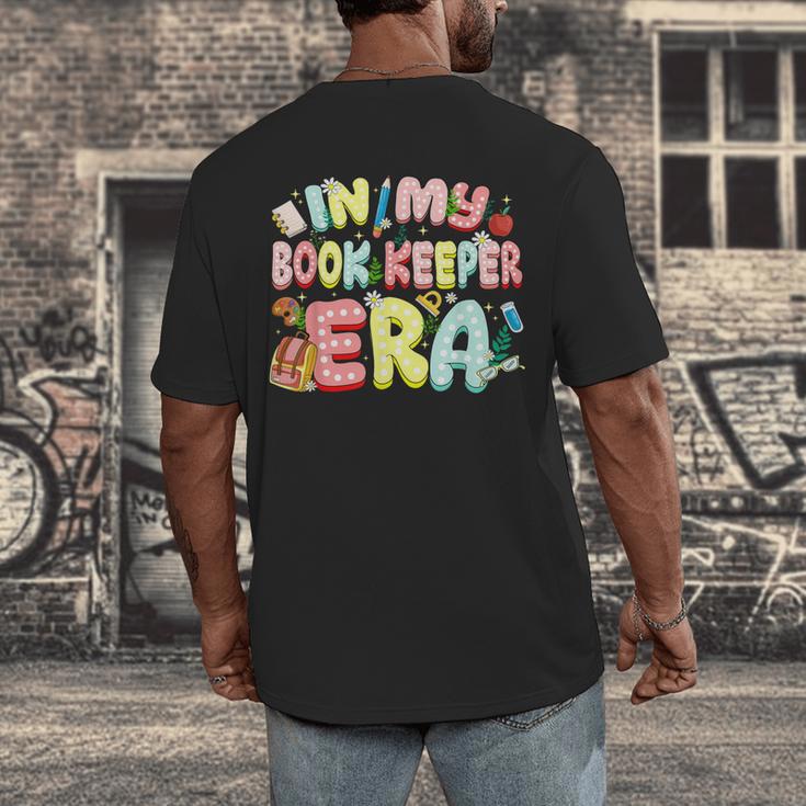 In My Book Keeper Era Librarian School Men's Back Print T-Shirt