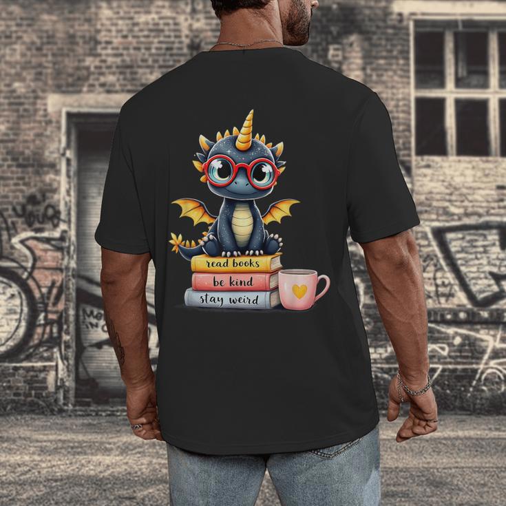 Book Lover Cute Baby Dragon Reading Men's Back Print T-Shirt Book Lover Cute Baby Dragon Reading Men's Back Print T-Shirt