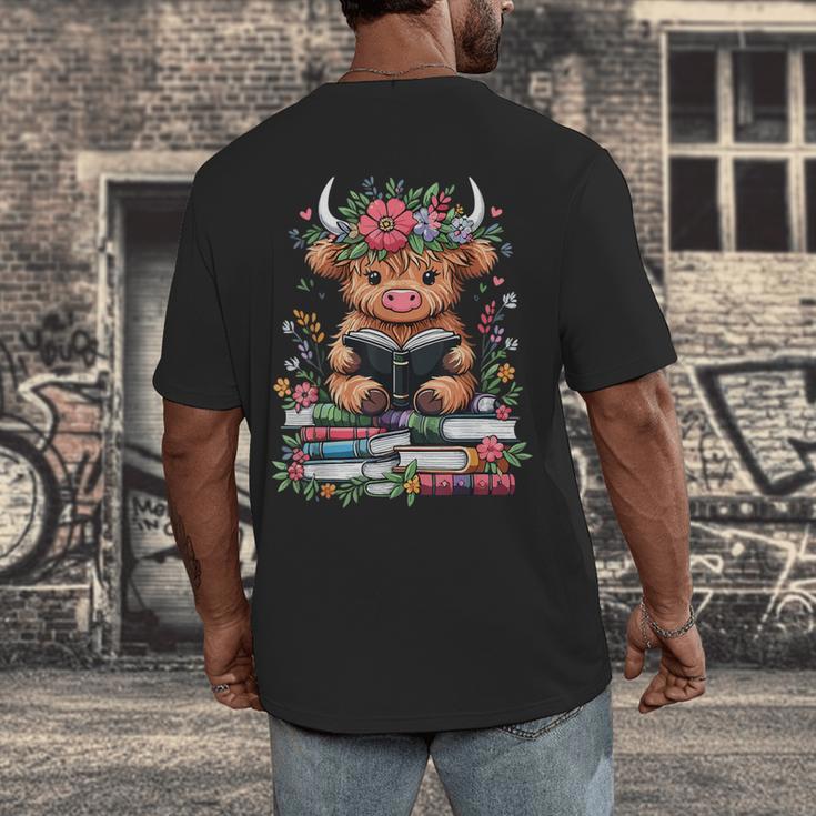 Bookworm Cute Baby Highland Cow Reading Book Men's Back Print T-Shirt