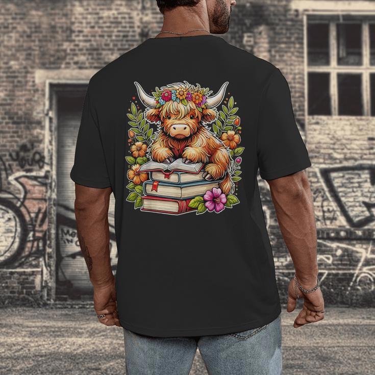 Bookworm Cute Highland Cow Reading Book Men's Back Print T-Shirt