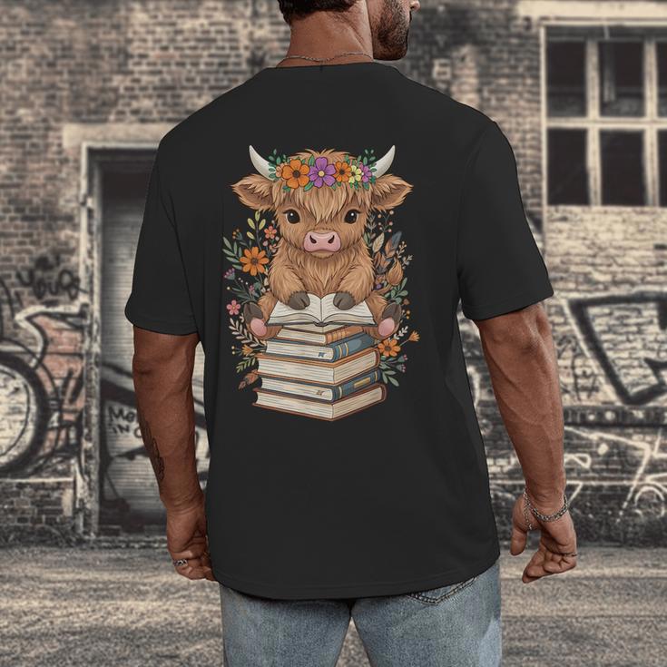 Cute Baby Highland Cow Reading Book Librarian Bookworm Men's Back Print T-Shirt