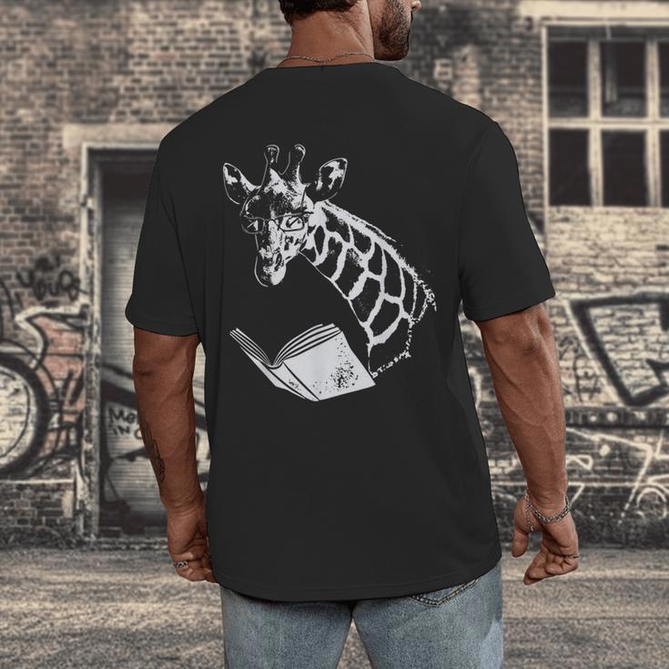 Cute Giraffe Wear Glasses Reading Book Librarian Bookworm Men's Back Print T-Shirt Cute Giraffe Wear Glasses Reading Book Librarian Bookworm Men's Back Print T-Shirt