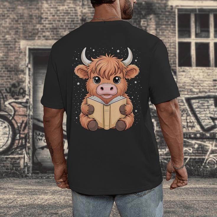 Cute Highland Cow Reading Book Men's Back Print T-Shirt