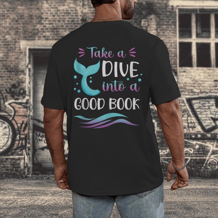 Cute Mermaid Librarian Teacher Dive Into A Good Book Reading Men's Back Print T-Shirt Cute Mermaid Librarian Teacher Dive Into A Good Book Reading Men's Back Print T-Shirt