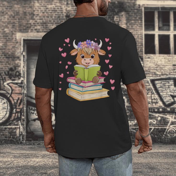 Highland Cow Reading Book Floral Bookworm Men's Back Print T-Shirt Highland Cow Reading Book Floral Bookworm Men's Back Print T-Shirt