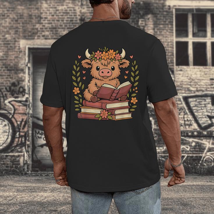 Highland Cow Reading Book Graphic Cow With Book Floral Men's Back Print T-Shirt Highland Cow Reading Book Graphic Cow With Book Floral Men's Back Print T-Shirt