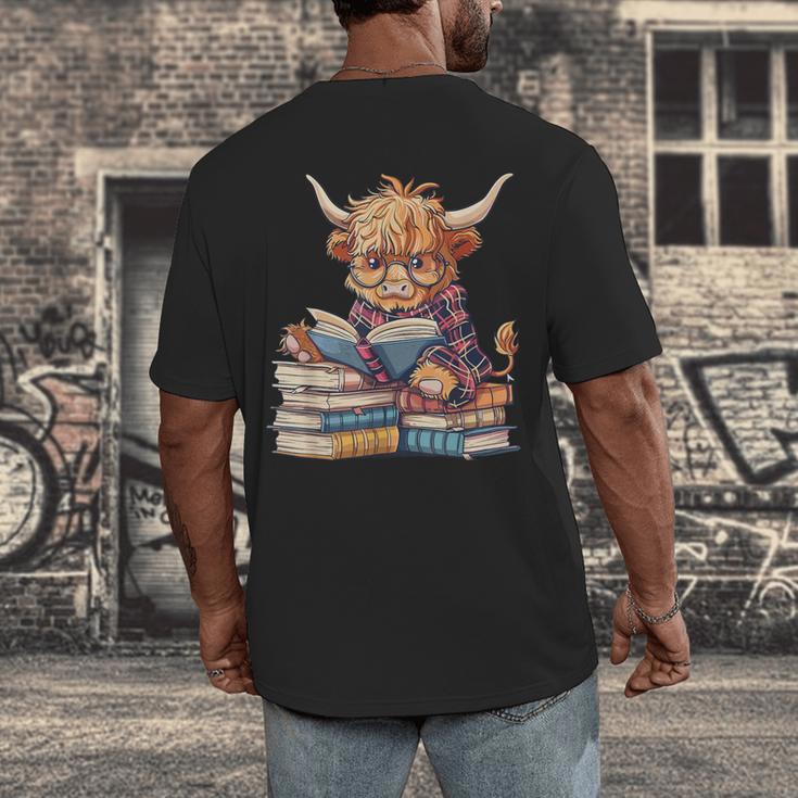 Highland Cow Reading Book Librarian Library Men's Back Print T-Shirt