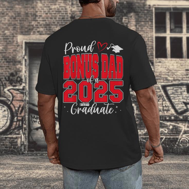 Proud Bonus Dad Of a Class Of 2025 Graduate Graduation Men's Back Print T-Shirt