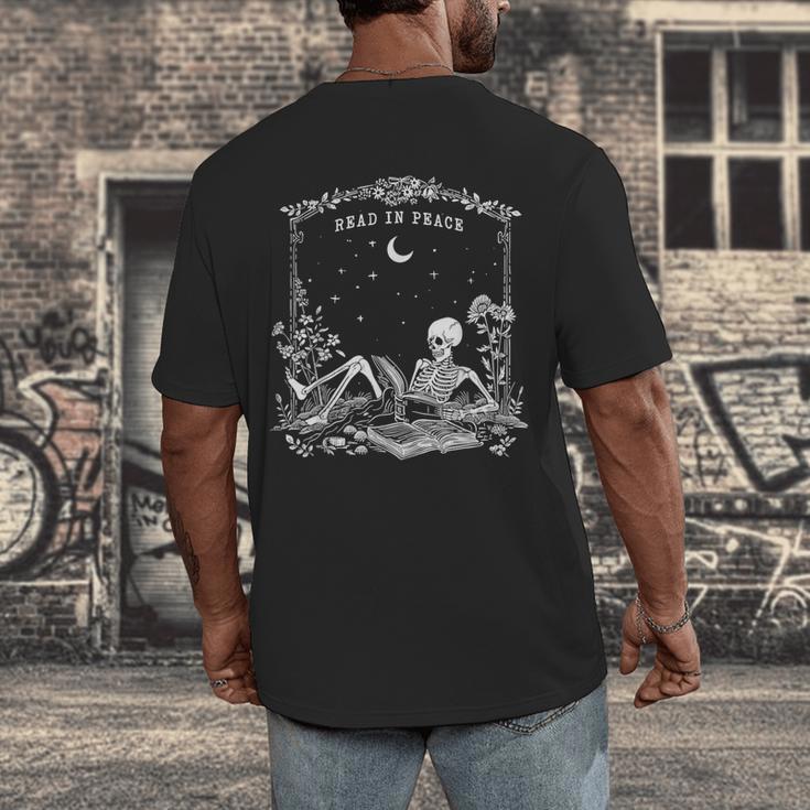 Read In Peace Skeleton Reading Book Halloween Bookish Men's Back Print T-Shirt Read In Peace Skeleton Reading Book Halloween Bookish Men's Back Print T-Shirt