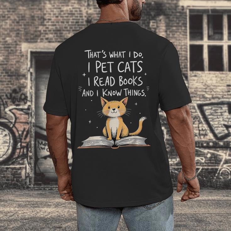 That's What I Do I Pet Cats I Read Books And I Know Things Men's Back Print T-Shirt That's What I Do I Pet Cats I Read Books And I Know Things Men's Back Print T-Shirt