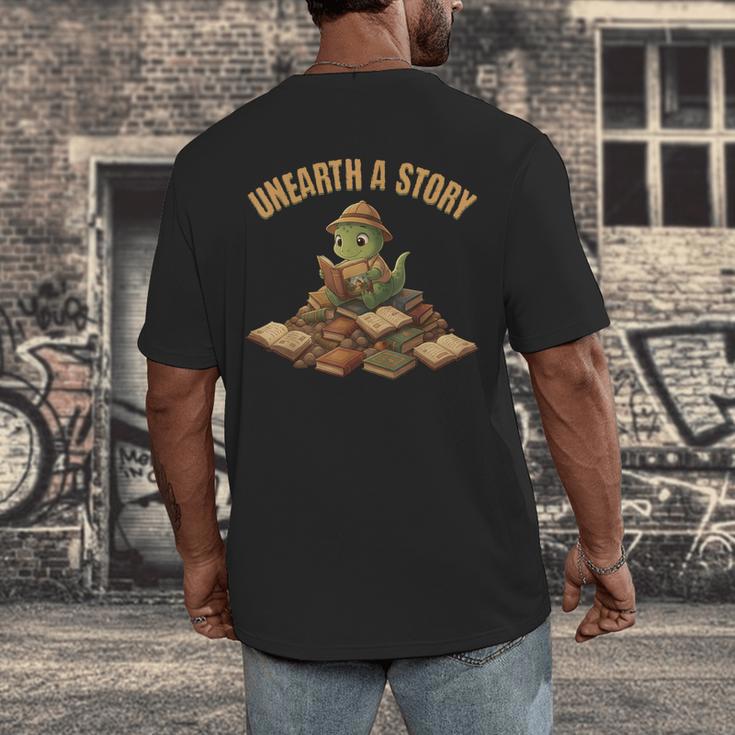 Unearth a Story Dinosaur Reading Books Summer 2026 Men's Back Print T-Shirt