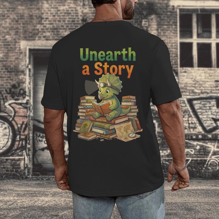 Unearth a Story Triceratops Dinosaur Reading Books Cute Dino Men's Back Print T-Shirt