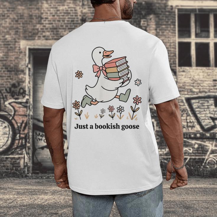 Goose With Books Cute Bookworm Reader Men's Back Print T-Shirt Goose With Books Cute Bookworm Reader Men's Back Print T-Shirt