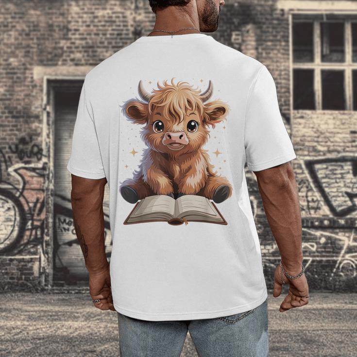 Highland Cow Reading Book Bookworm Men's Back Print T-Shirt