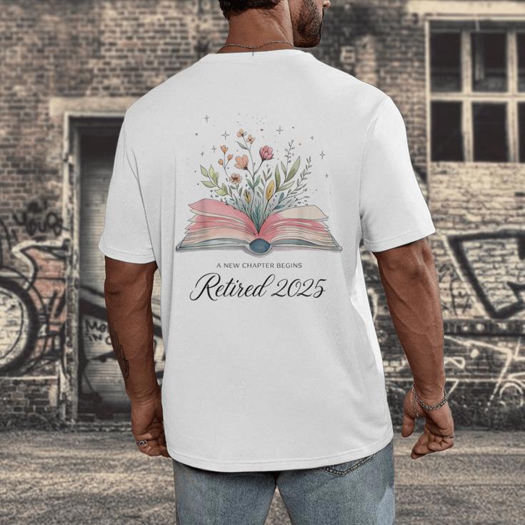 Quote New Chapter Begins Retired 2025 Floral Open Book Men's Back Print T-Shirt Quote New Chapter Begins Retired 2025 Floral Open Book Men's Back Print T-Shirt