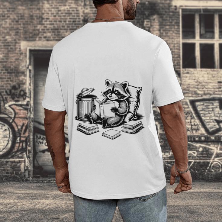Raccoon Reading A Book Vintage Trash Reader Men's Back Print T-Shirt