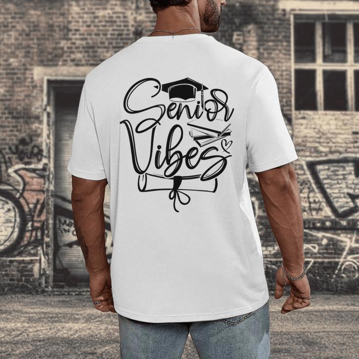 That Says Senior Vibes Graduation Diploma School Spirit Men's Back Print T-Shirt