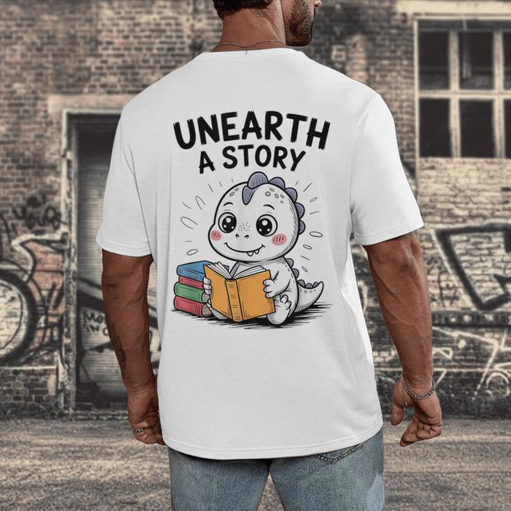 Unearth a Story Cute Dinosaur Summer Reading 2026 Dino Book Men's Back Print T-Shirt