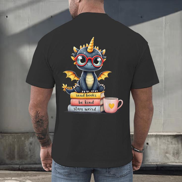 Book Lover Cute Baby Dragon Reading Men's Back Print T-Shirt Book Lover Cute Baby Dragon Reading Men's Back Print T-Shirt