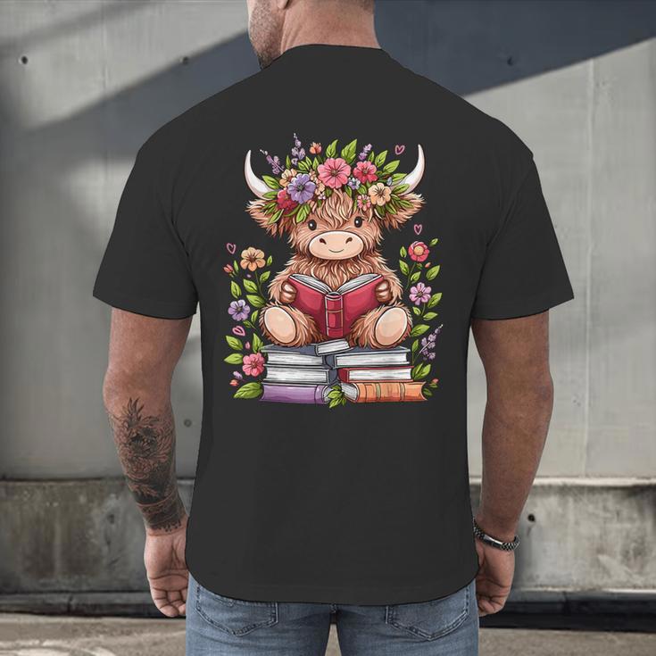 Cute Baby Highland Cow With Reading Book Bookworm Men's Back Print T-Shirt