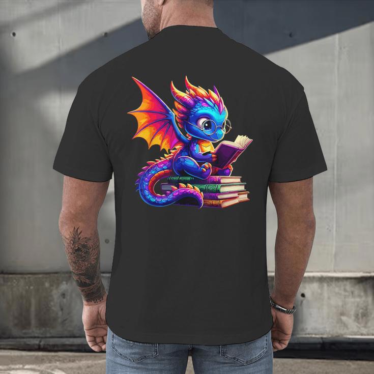 Dragon Reading a Book Bookworm Book Lover Men's Back Print T-Shirt Dragon Reading a Book Bookworm Book Lover Men's Back Print T-Shirt