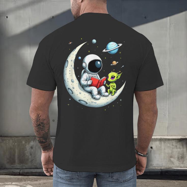 UFO Alien Astronaut Reading Book In Space Men's Back Print T-Shirt UFO Alien Astronaut Reading Book In Space Men's Back Print T-Shirt