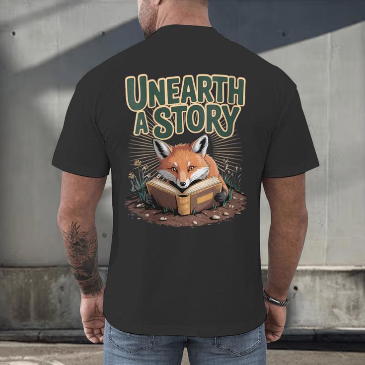 Unearth A Story Fox Reads a Book Men's Back Print T-Shirt